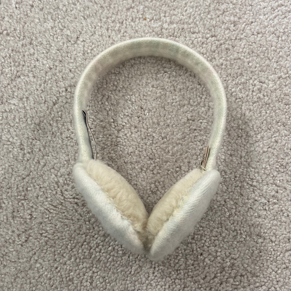 Women’s Burberry earmuffs